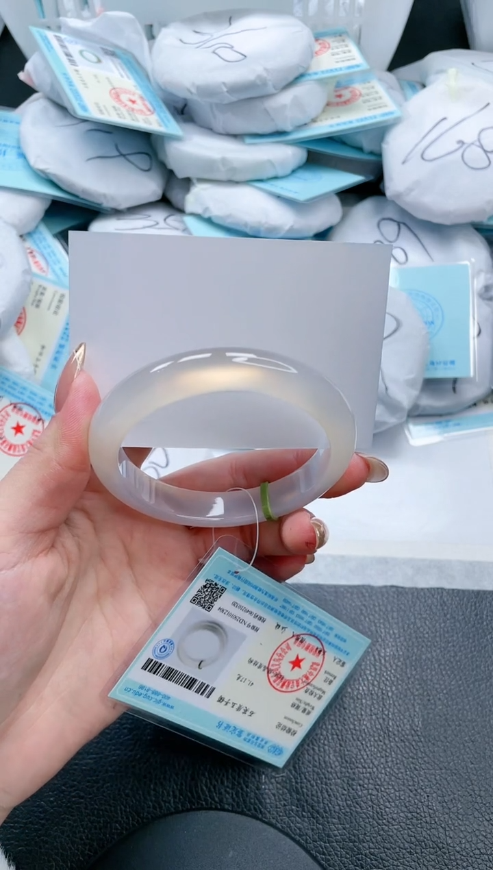 【闪购商品】石英质玉手镯未镶嵌21V381-58