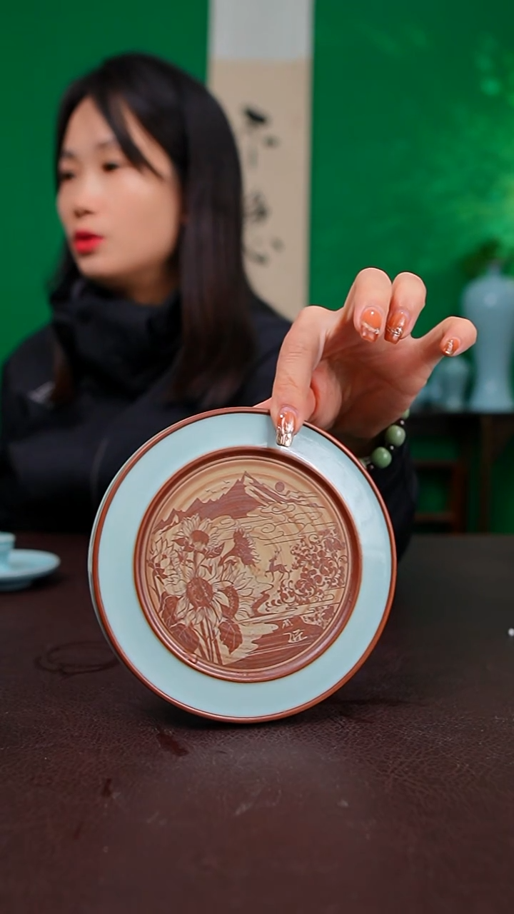 天青雕花壶承不完美 