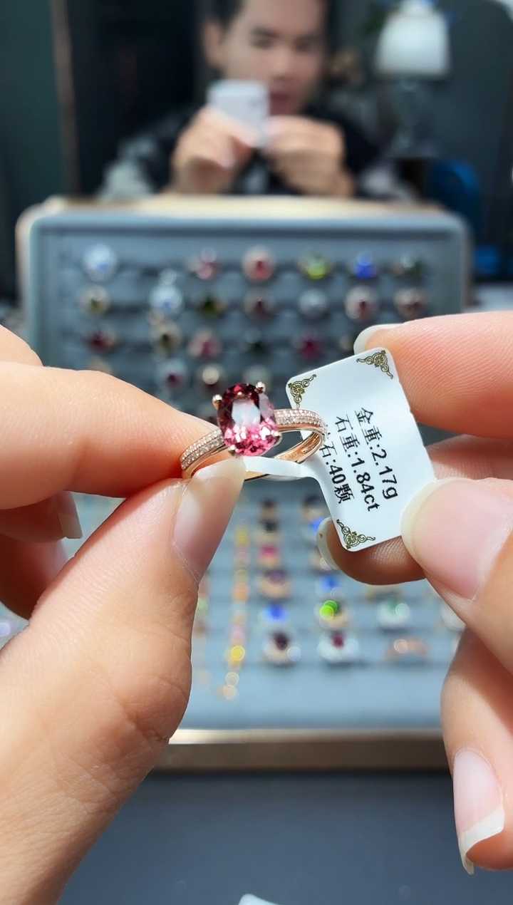 18K金镶嵌戒指碧玺1.84.