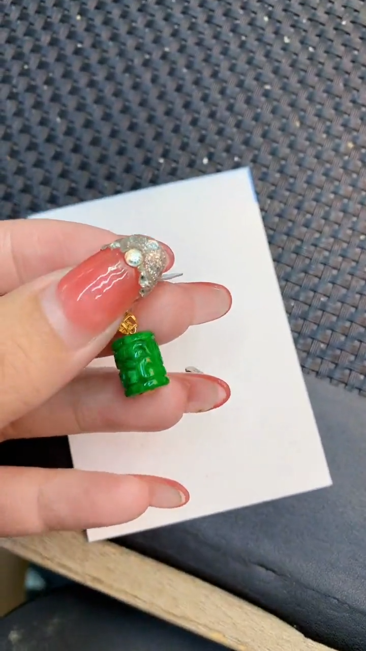 颈饰18K金镶嵌翡翠1