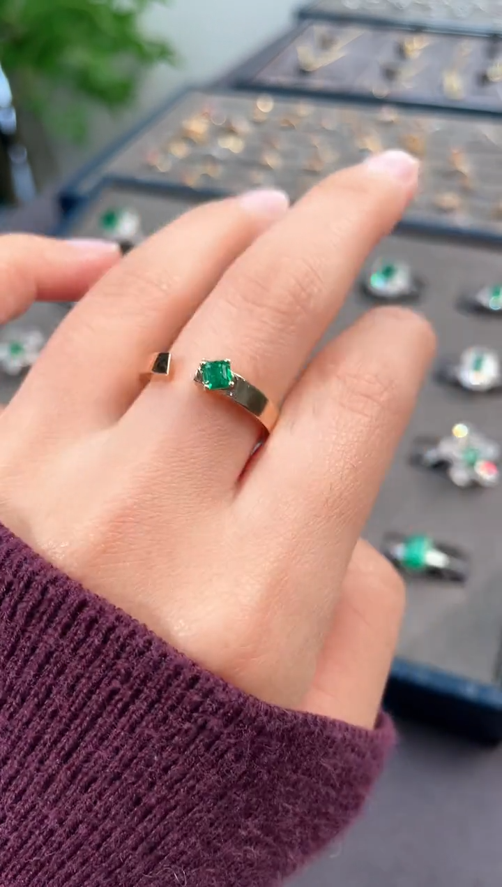 【闪购商品】祖母绿戒指18K金镶嵌vvg
