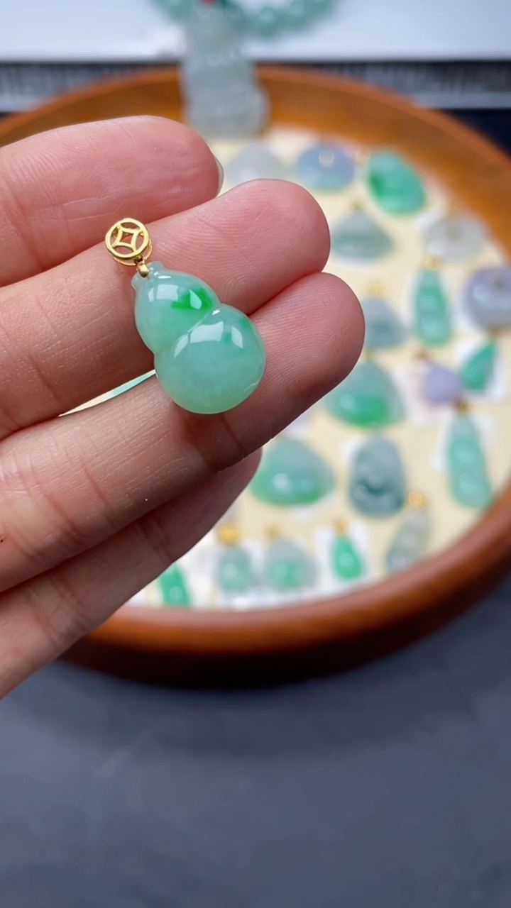 【闪购商品】翡翠颈饰18K金镶嵌葫芦