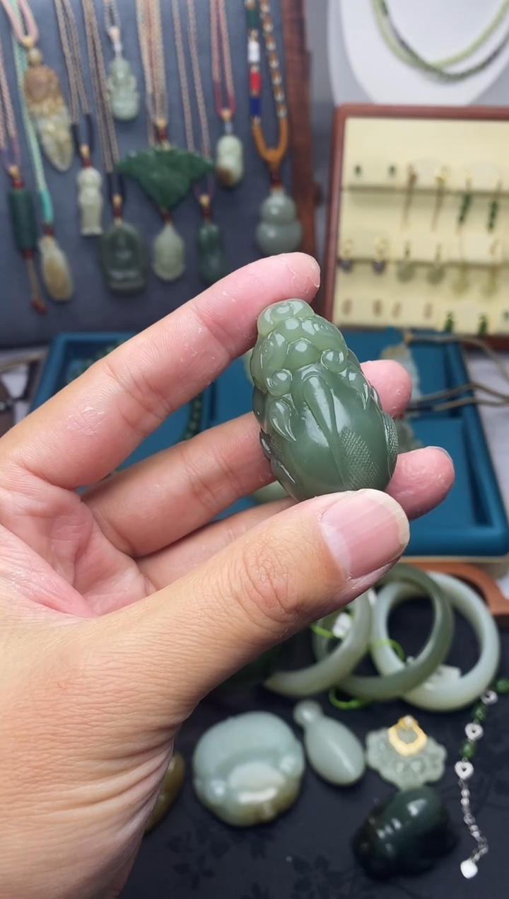 颈饰未镶嵌和田玉1