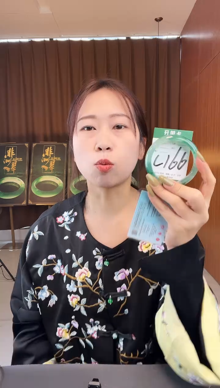 【闪购商品】石英质玉手镯未镶嵌非洲翠