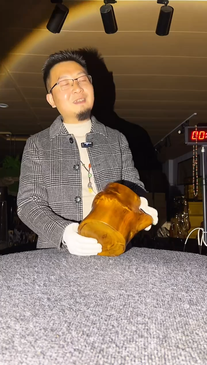 金丝楠木雕款金*金丝楠木摆件