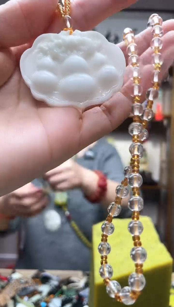 未镶嵌岫玉吊坠`1