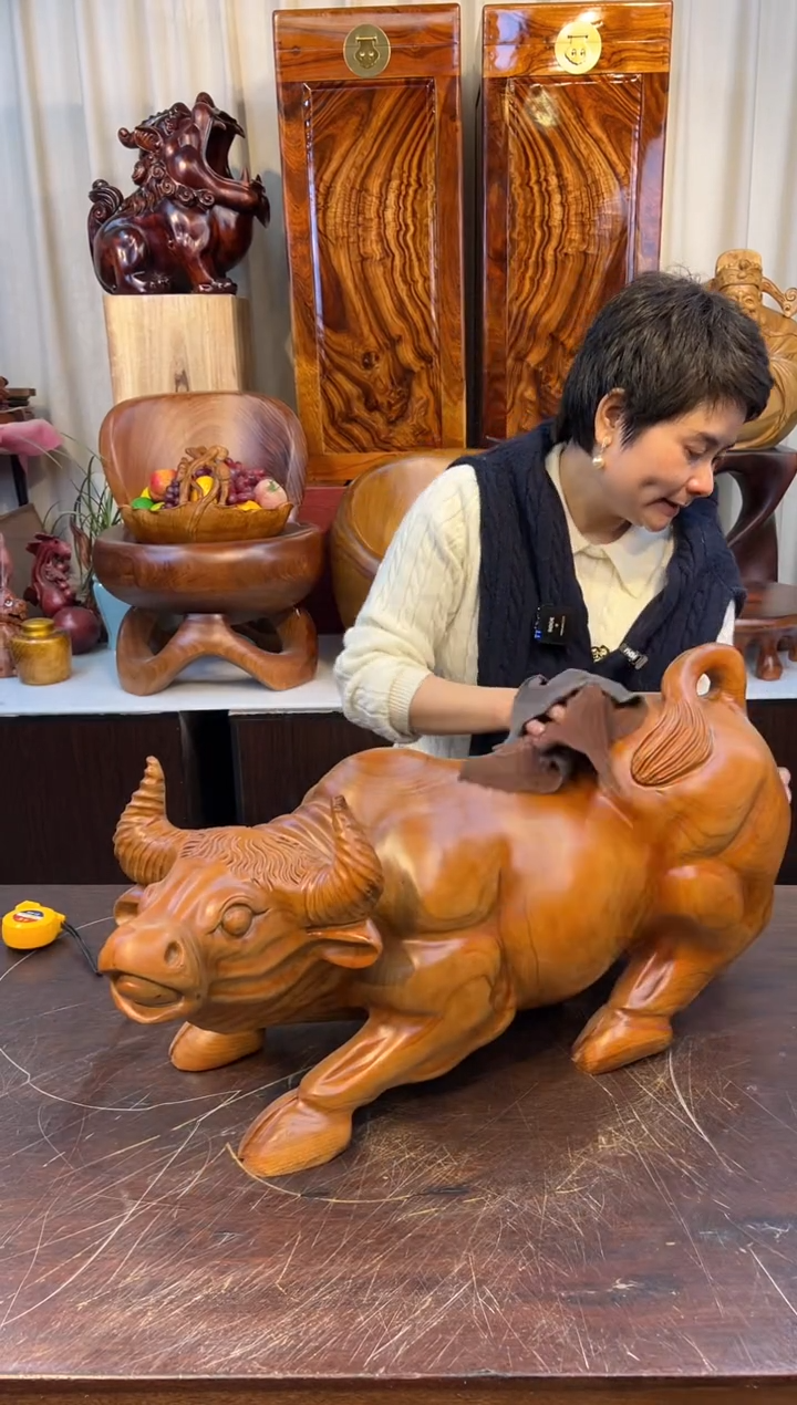 【闪购商品】香樟木实木创意牛摆件