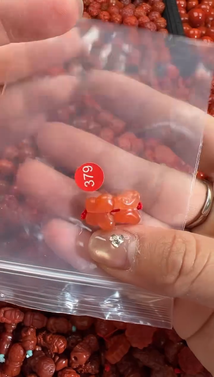 南红玛瑙未镶嵌颈饰1