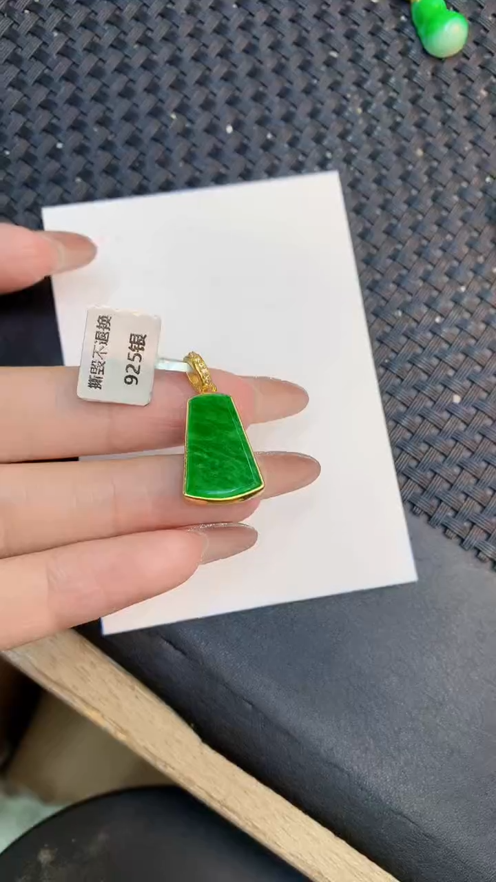 颈饰未镶嵌翡翠1