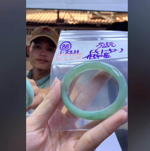 定制翡翠未镶嵌毛货需精细抛光88手镯54贵+528元+拍一发一