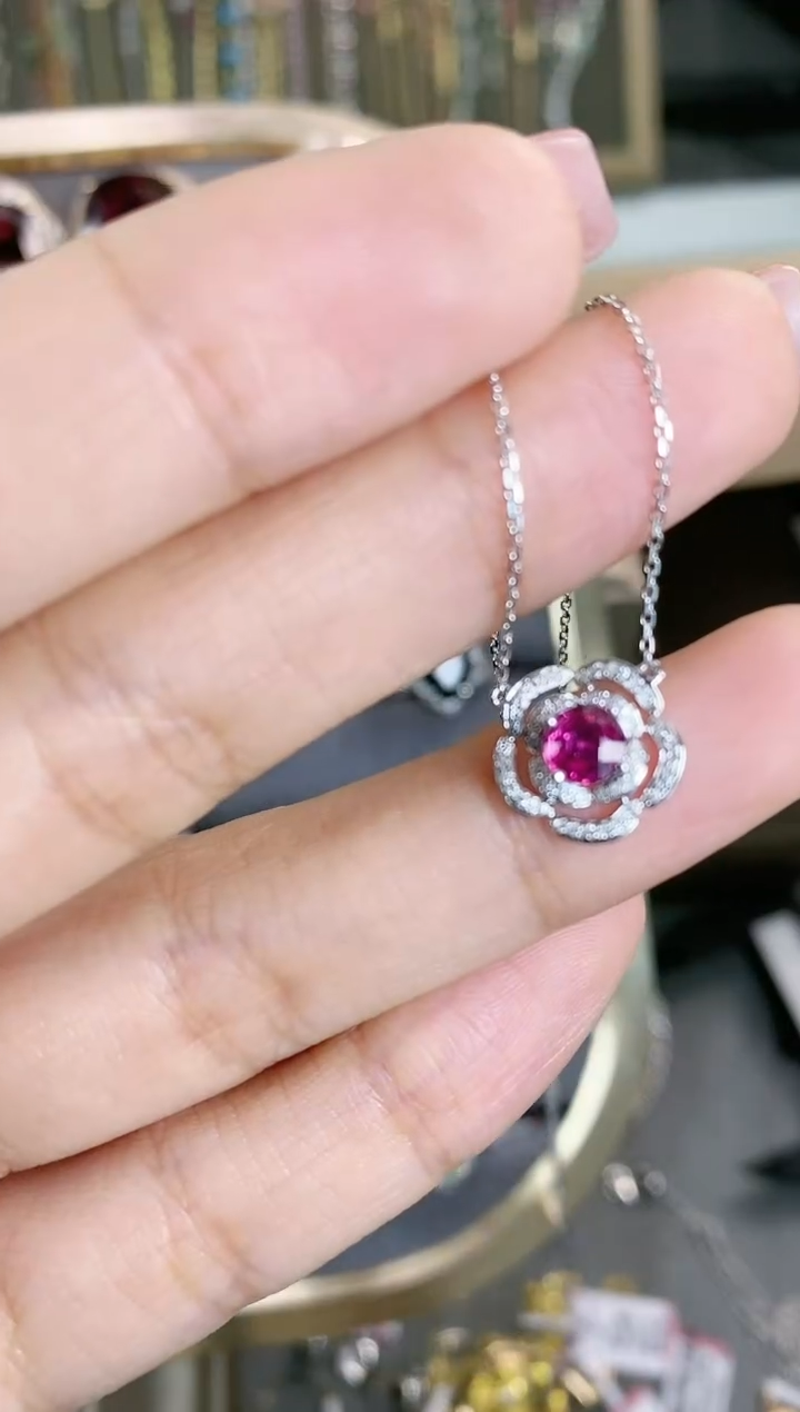 【闪购商品】红宝石项链18K金镶嵌........