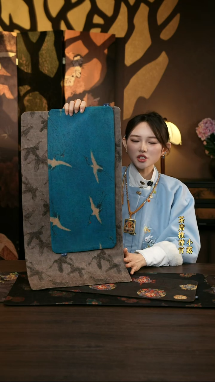 香云纱         灰底仙鹤