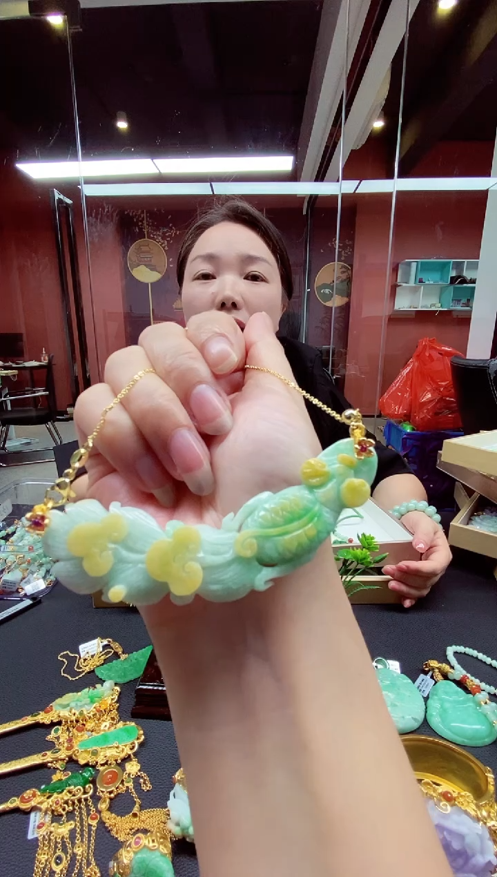 翡翠未镶嵌颈饰翡翠吊坠