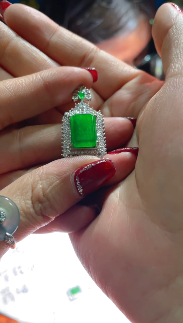 【闪购商品】定制翡翠未镶嵌天然A货翡翠 假一赔四