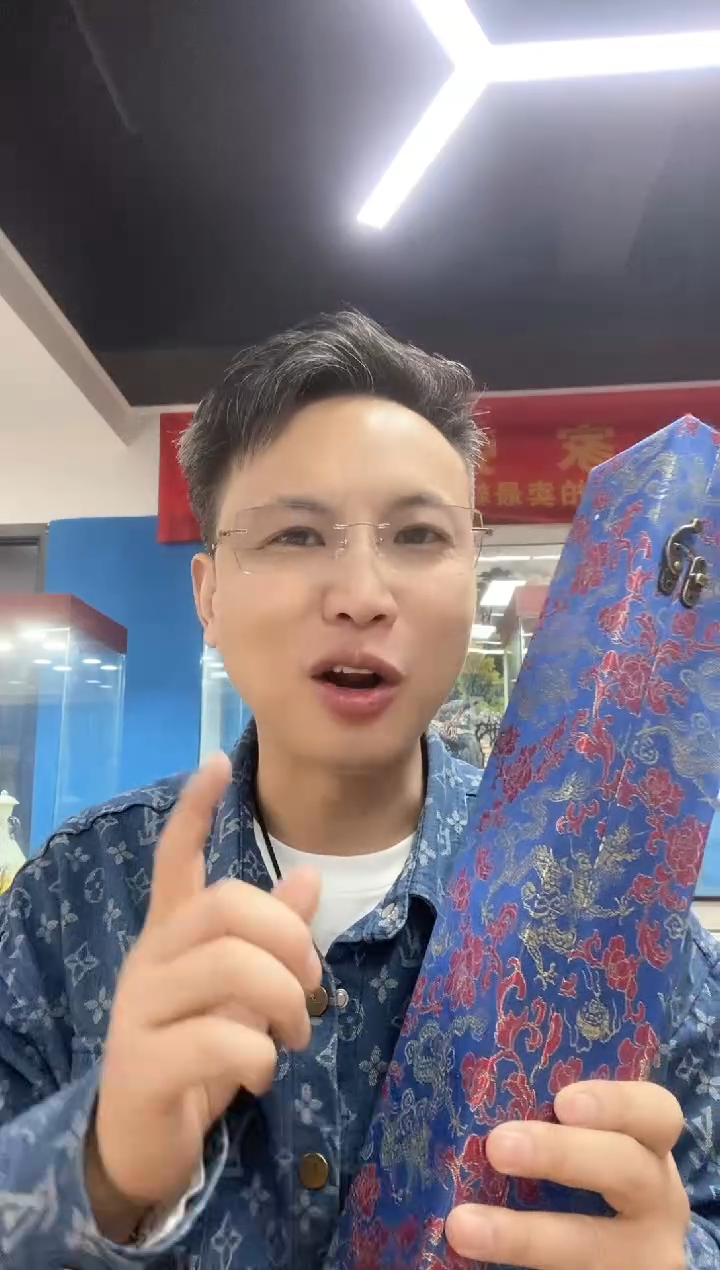 【闪购商品】国画带钢印带锦盒国画托底作品五牛图张巨富