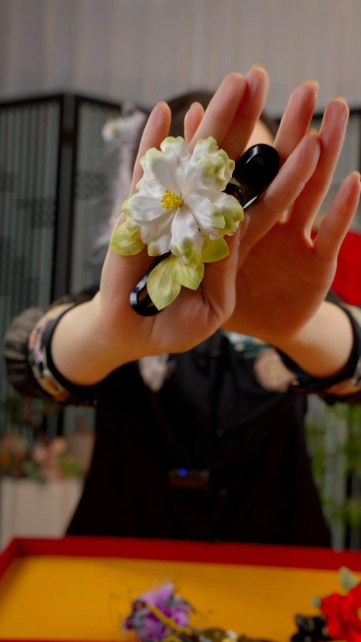 刺绣非遗绒花手工饰品