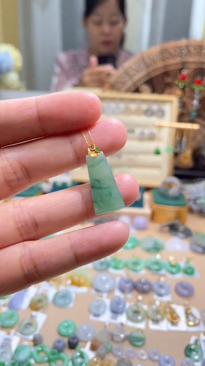 【闪购商品】翡翠颈饰18K金镶嵌无事牌