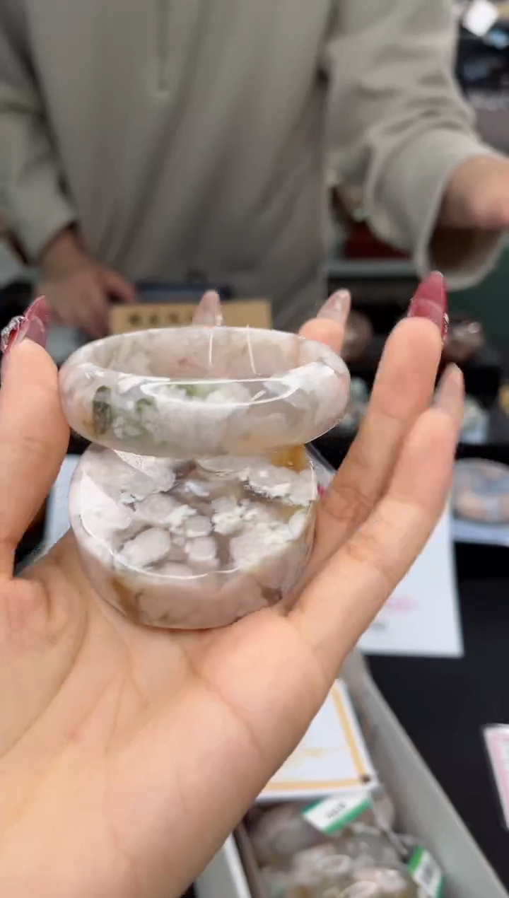 【闪购商品】石英质玉手镯未镶嵌54圈口（赠品镯心）1571009