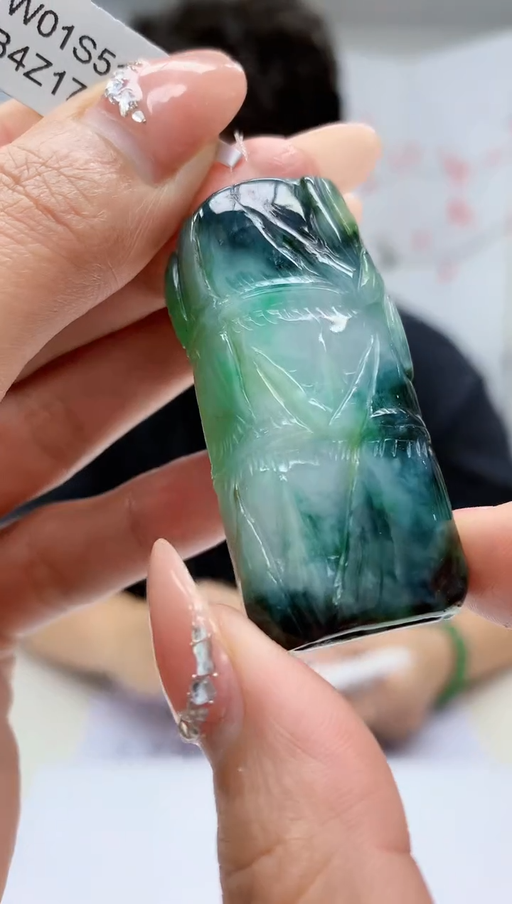 【闪购商品】定制翡翠未镶嵌4688MM-毛货挂件25