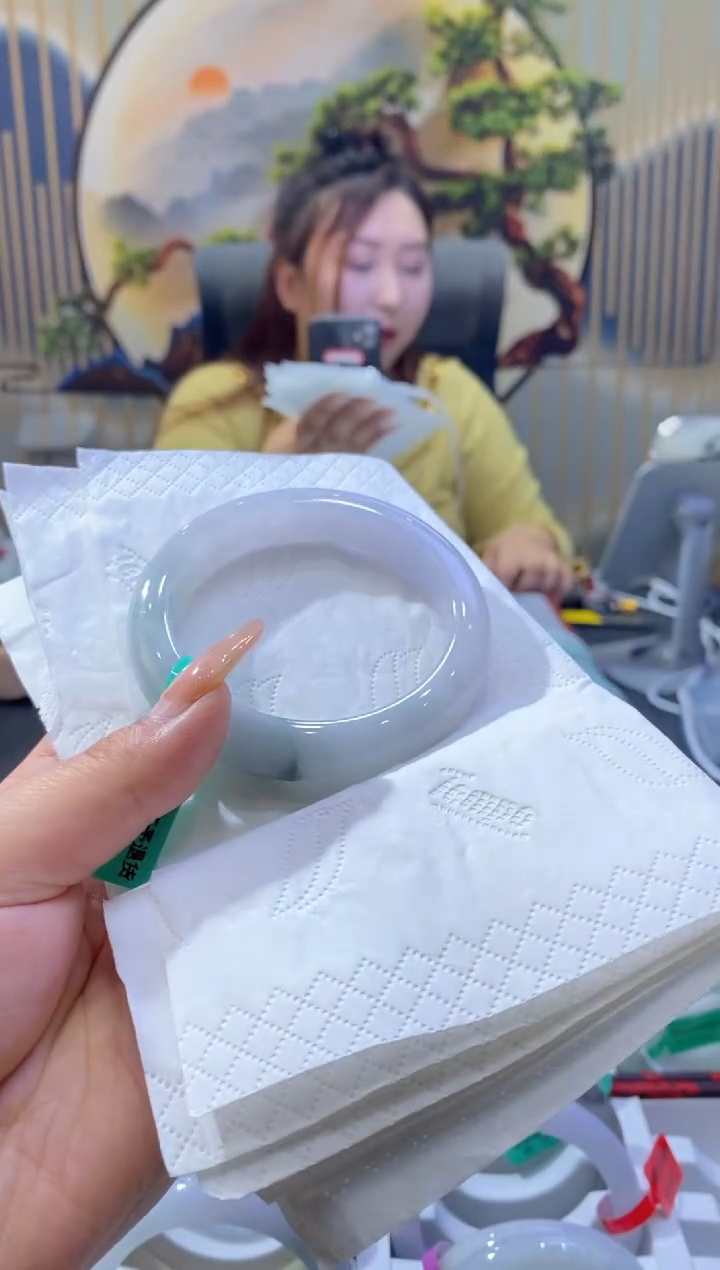 翡翠手镯未镶嵌多人01734