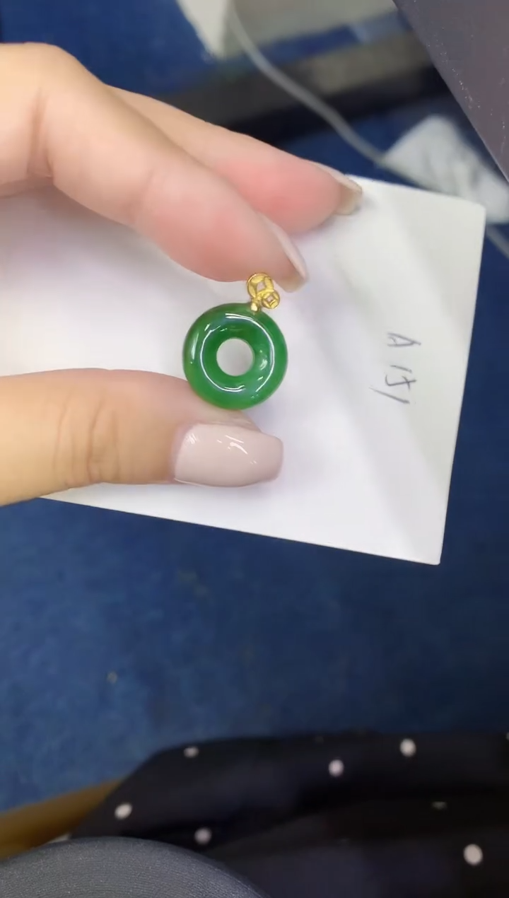 颈饰未镶嵌翡翠缅甸天然翡翠A货