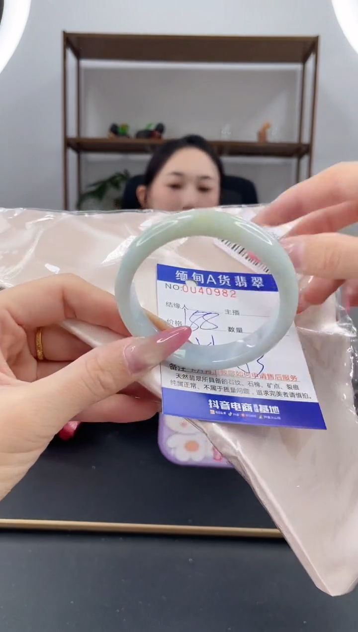 未镶嵌手镯翡翠188.00