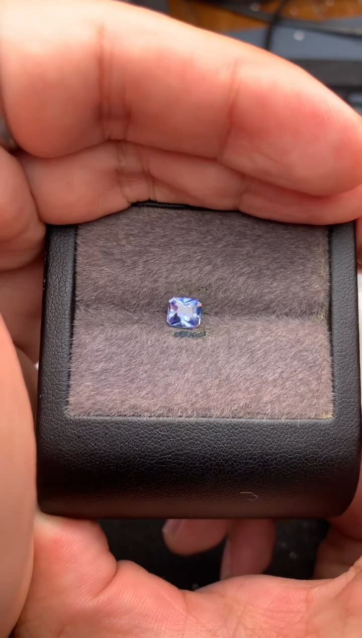 未镶嵌未镶嵌定制蓝宝石高*白1.07克拉