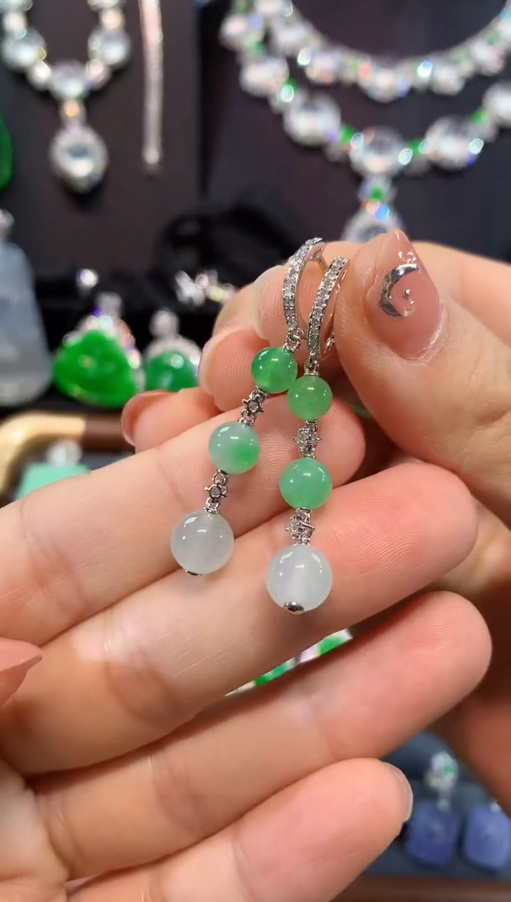 18K金镶嵌翡翠耳饰耳包