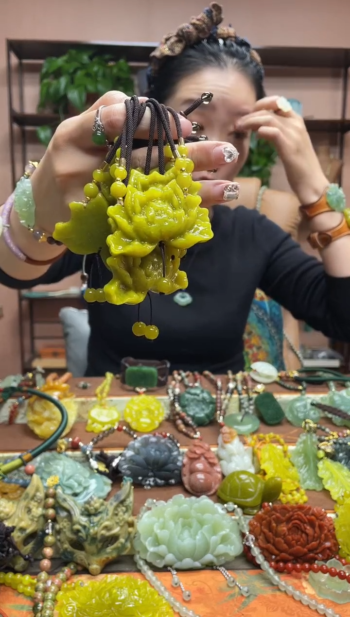 未镶嵌岫玉吊坠多样性发货发其中之一微瑕