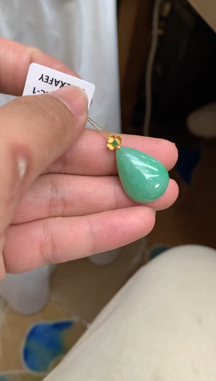 【闪购商品】翡翠颈饰18K金镶嵌水滴