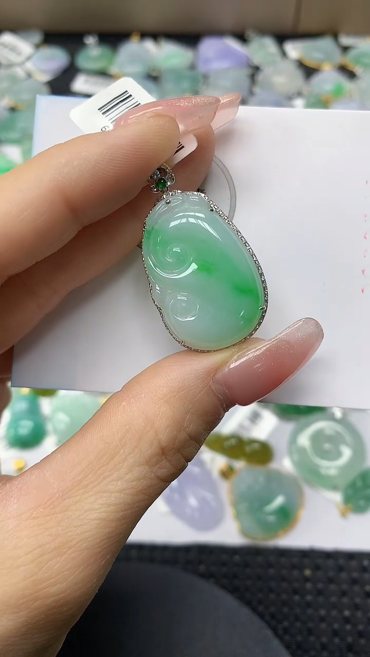 颈饰18K金镶嵌翡翠11111111111