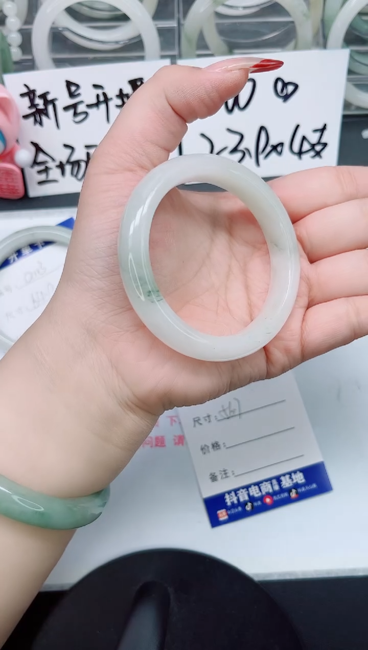 【闪购商品】石英质玉手镯未镶嵌a114