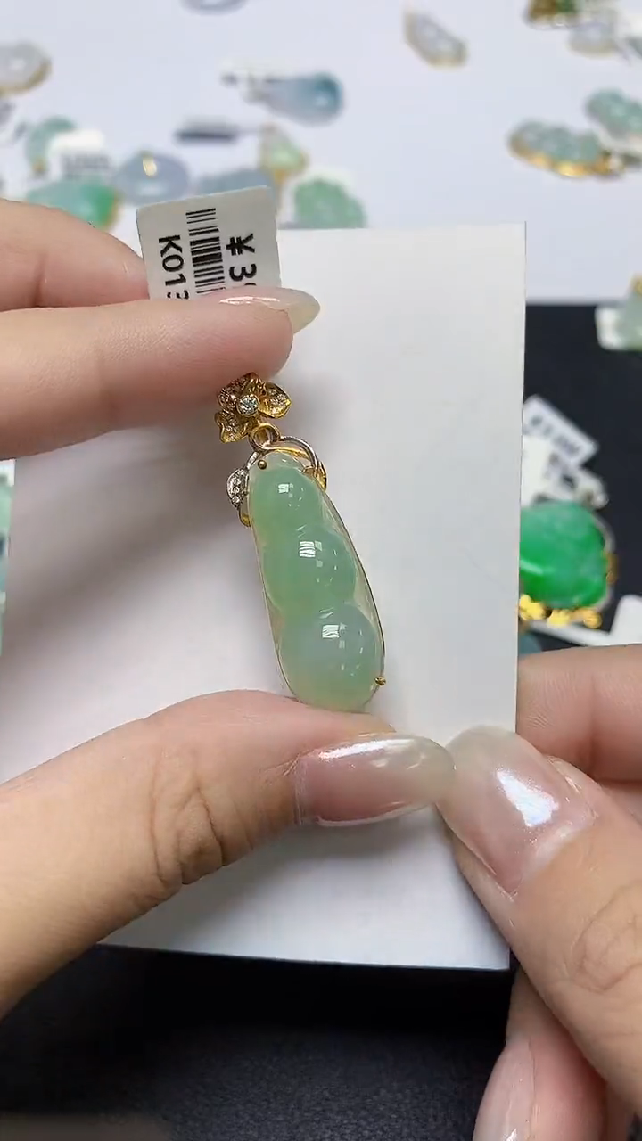 翡翠18K金镶嵌颈饰天然缅甸翡翠A货