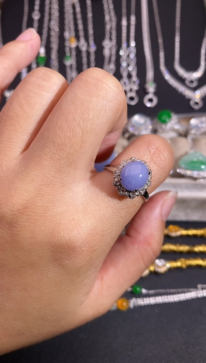 颈饰18K金镶嵌翡翠戒指