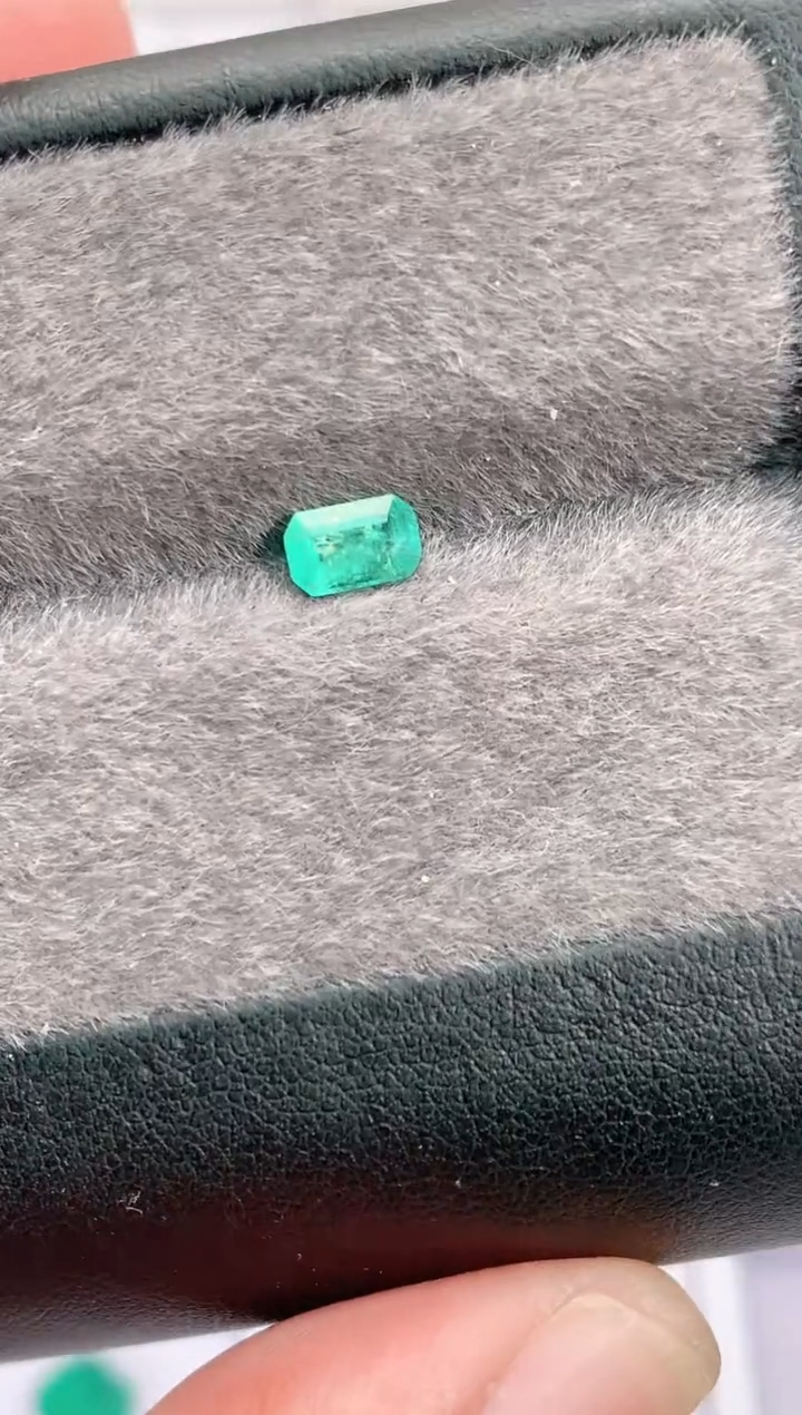 裸石祖母绿9.9天然赞比亚祖母绿