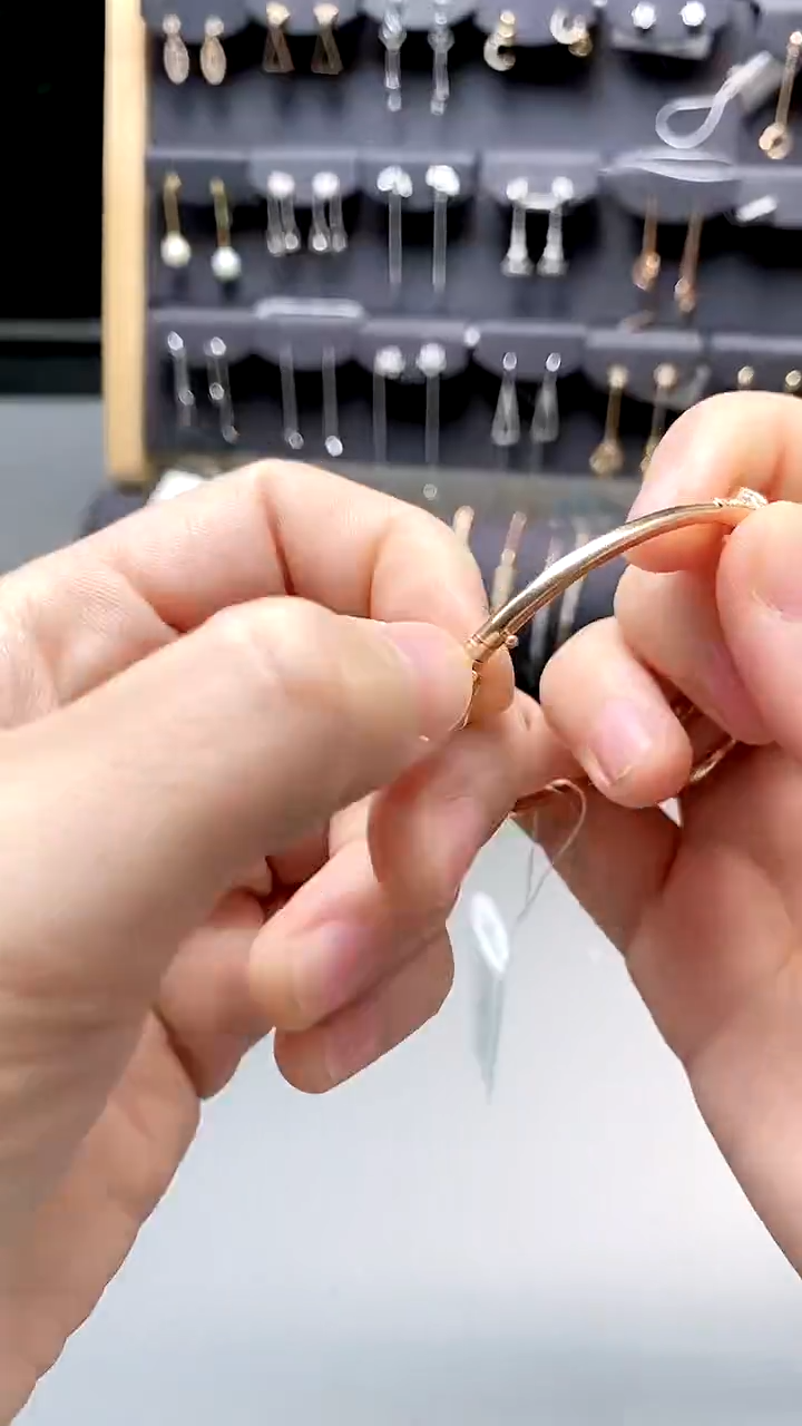 【闪购商品】钻石手镯18K金镶嵌剪断标签不退不换