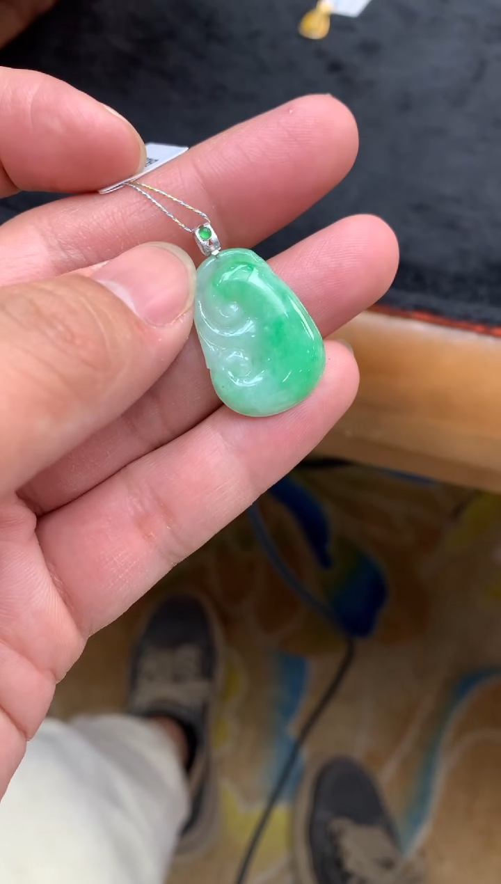 【闪购商品】翡翠颈饰18K金镶嵌如意