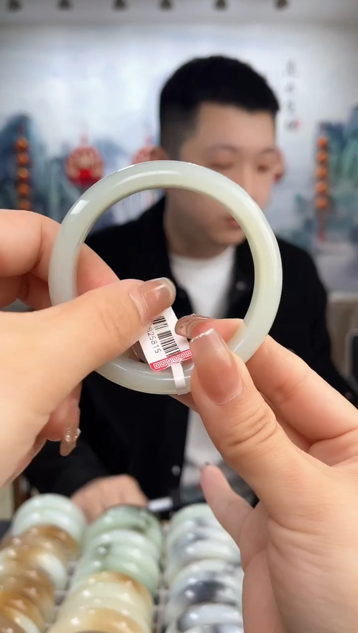 【闪购商品】和田玉手镯未镶嵌55圈口仅一只