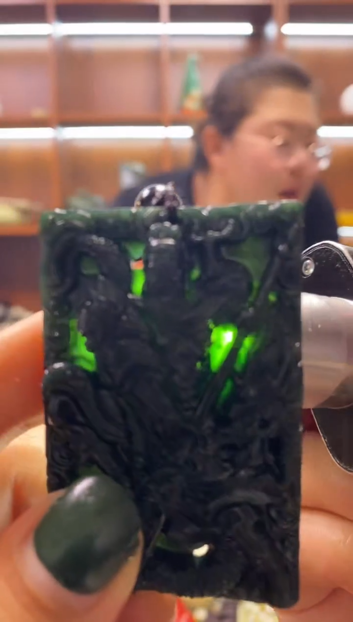 未镶嵌岫玉挂件  