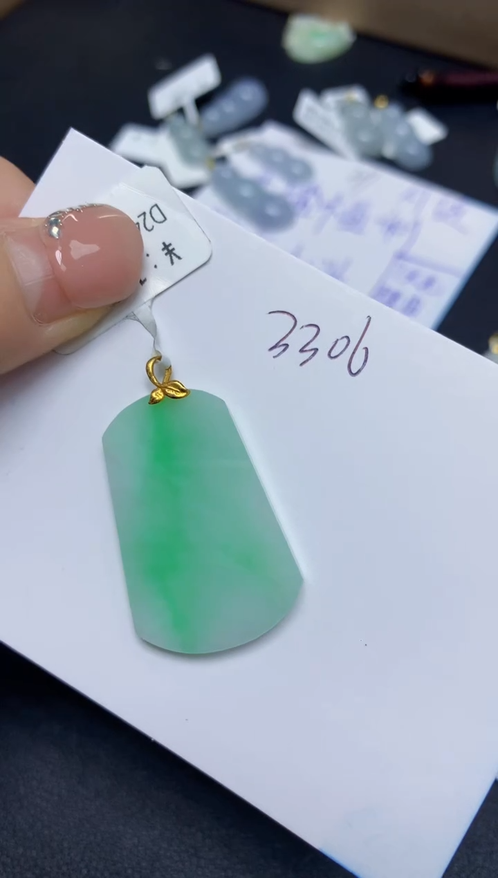 【闪购商品】翡翠挂件18K金镶嵌 天然翡翠A货