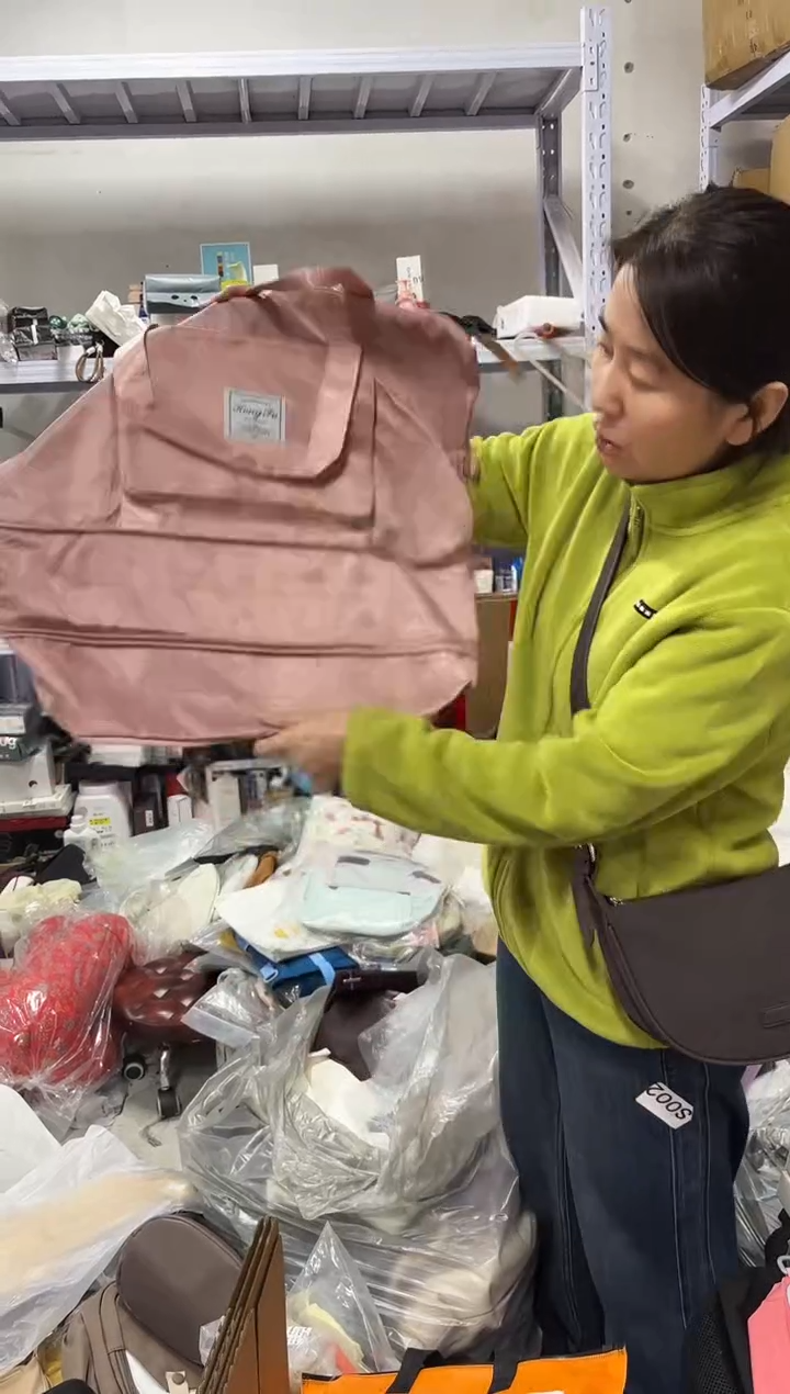 PVC点点小红心 没关注的关注一下主播 