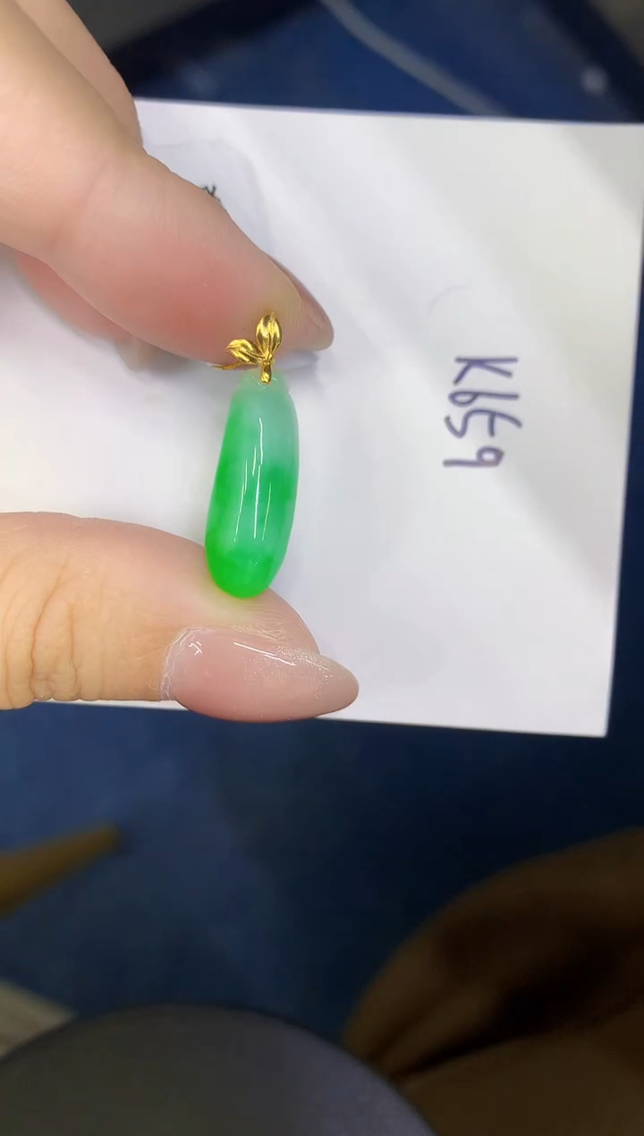 颈饰18K金镶嵌翡翠缅甸天然翡翠A货