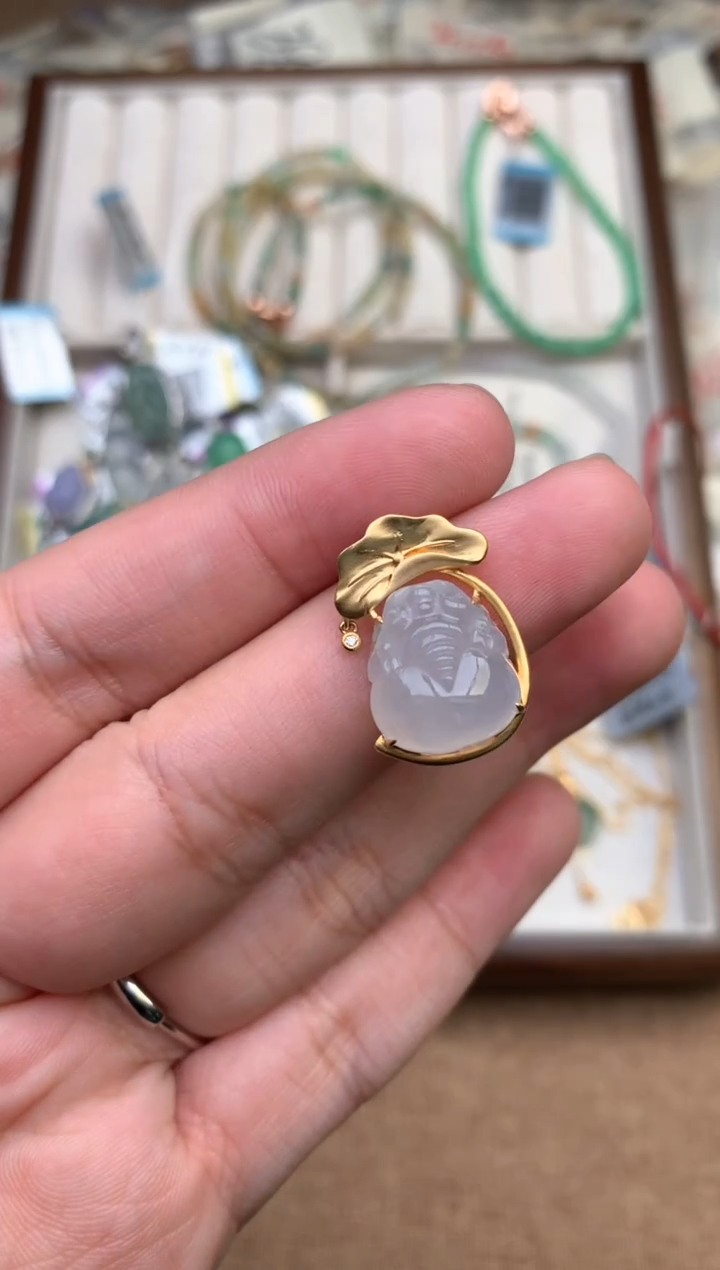 18K金镶嵌挂件翡翠一