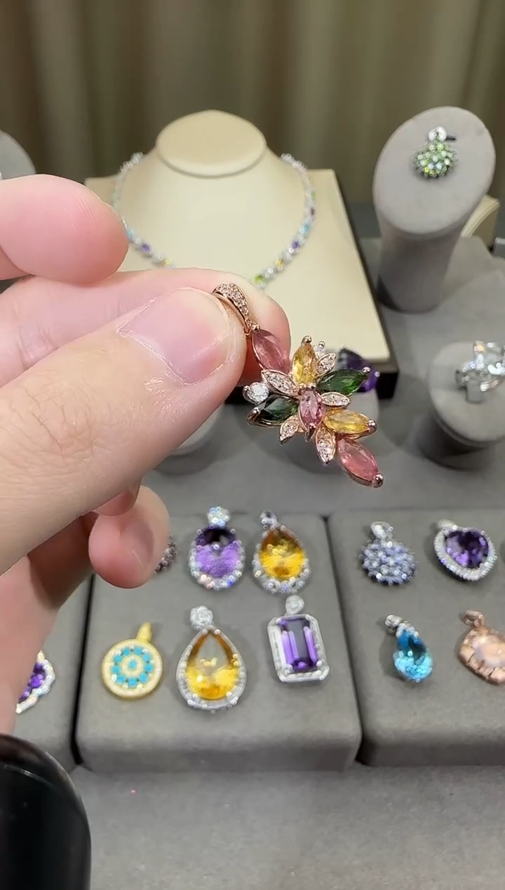 颈饰银S925镶嵌碧玺3*6mm吊坠设计款