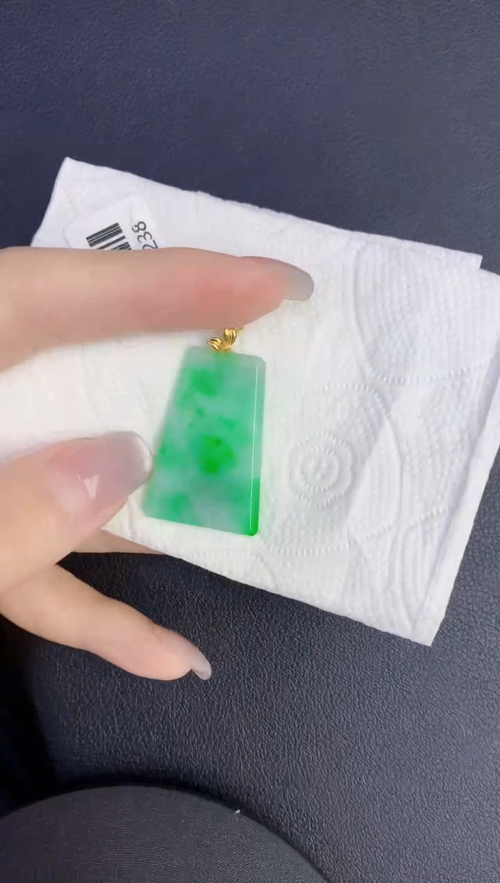 颈饰18K金镶嵌翡翠缅甸天然翡翠A货
