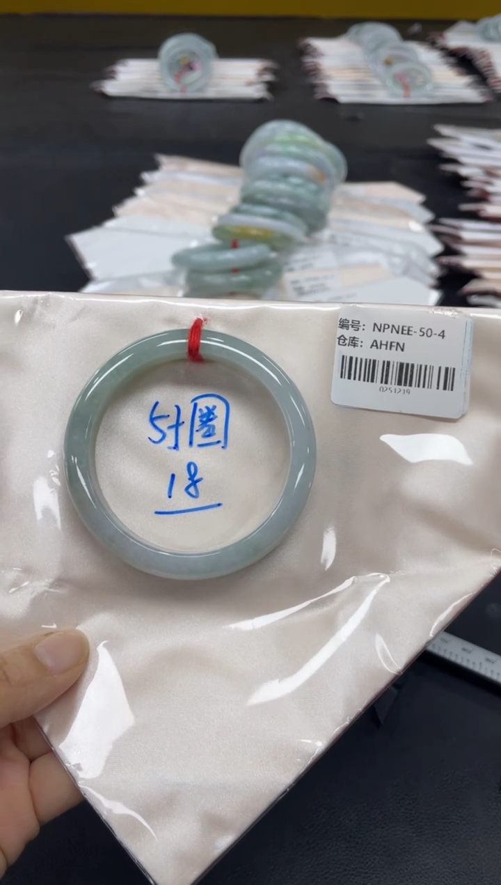 未镶嵌手镯翡翠翡翠手镯