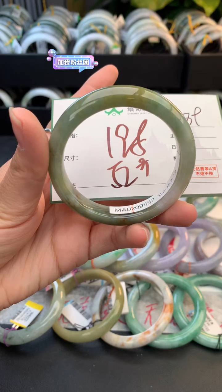 未镶嵌定制翡翠毛货需精细抛光+多人