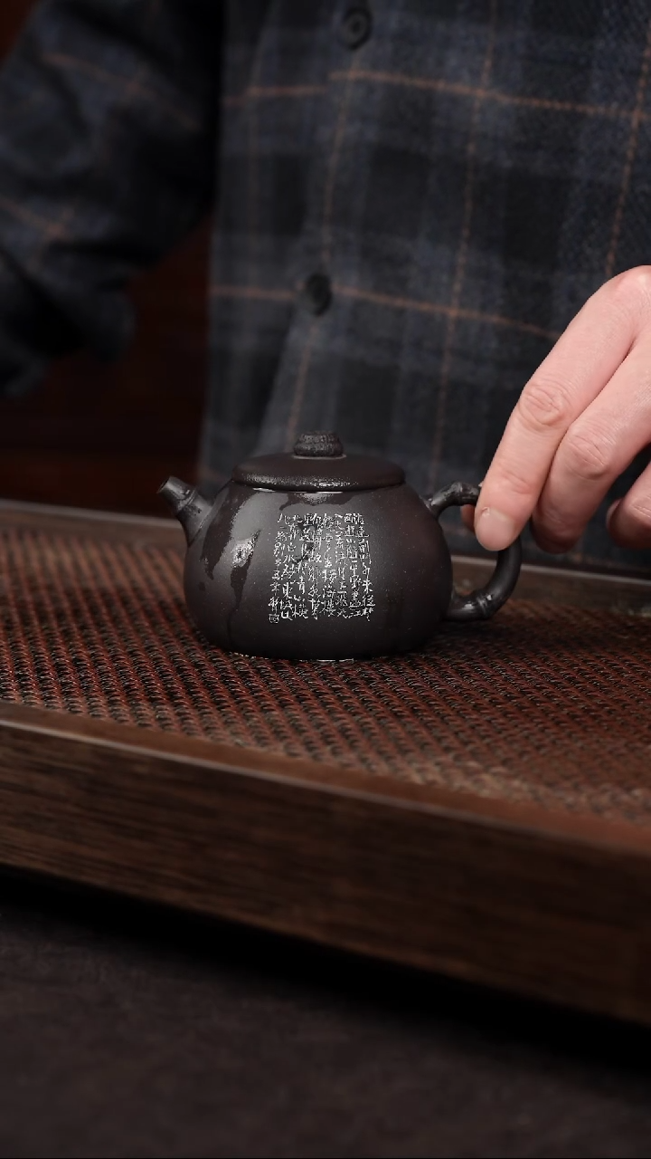 【闪购商品】紫砂茶壶黑料刻绘扁圆