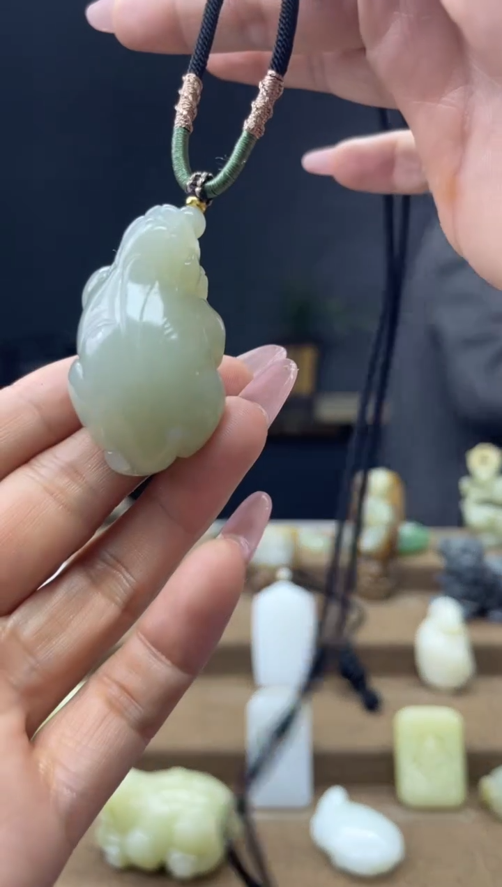颈饰未镶嵌和田玉1