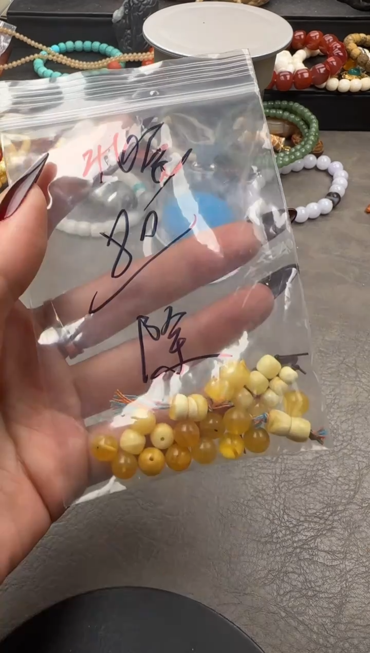 蜜蜡颈饰未镶嵌北**年蜜蜡颈饰